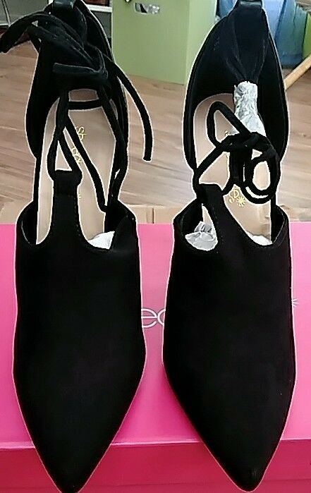 New Black pointy toe pumps Heels Size 8